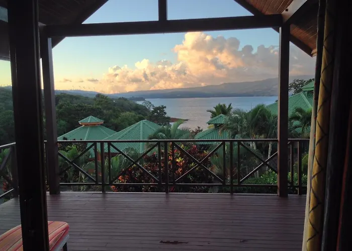 Arenal Lake Front & View Cottages