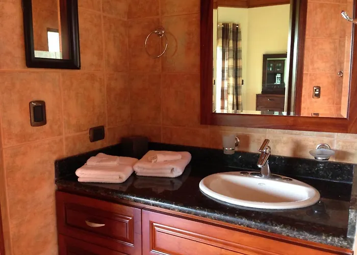 Arenal Lake Front & View Cottages * Tilarán